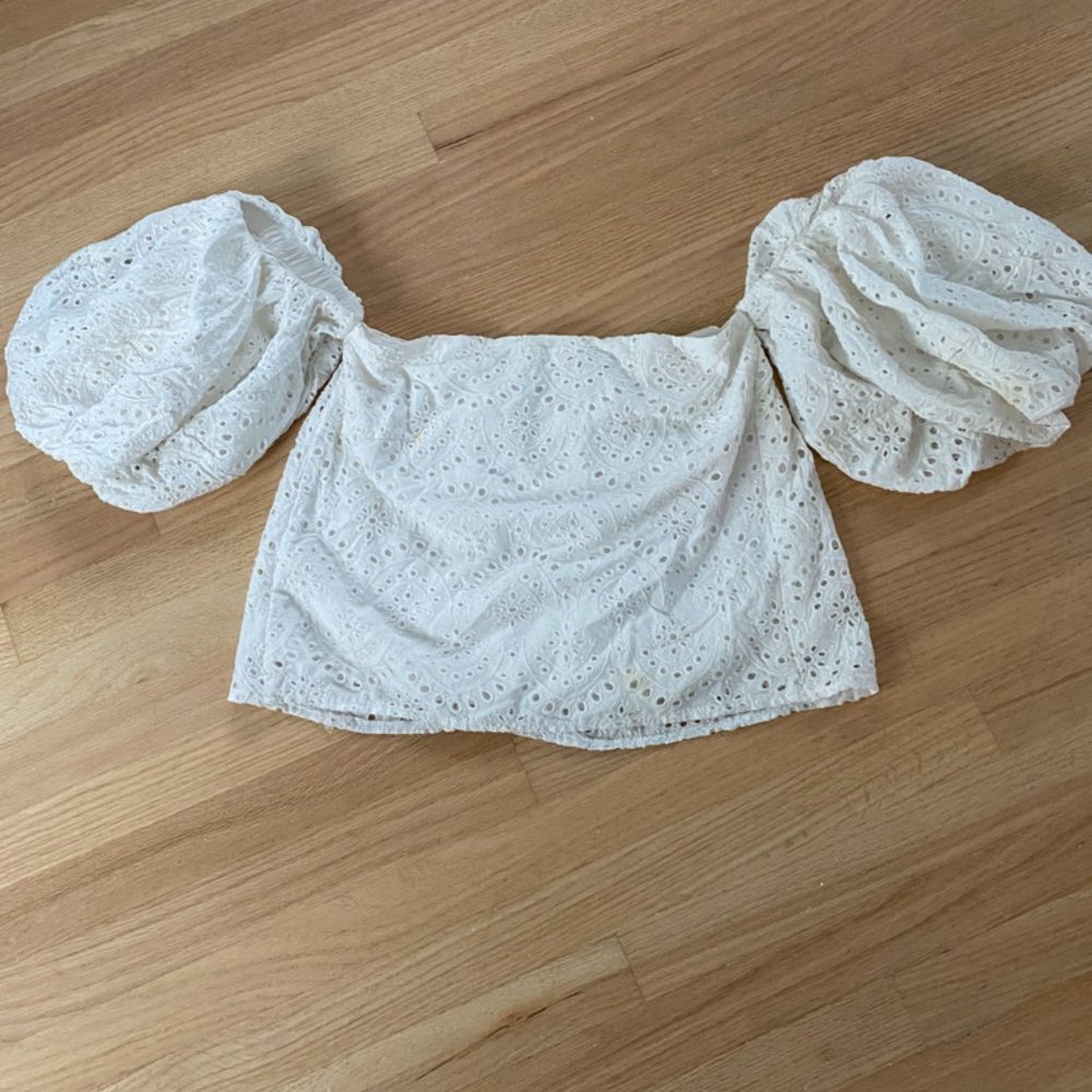 ADORABLE  WHITE EYELET OFF SHOULDER PUFF SLEEVE TOP